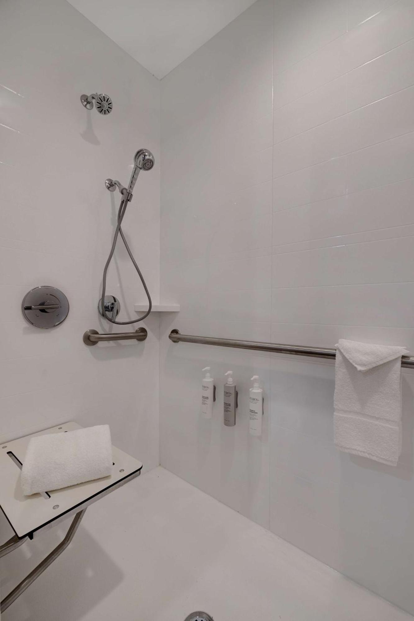 Hampton Inn & Suites Marina Dış mekan fotoğraf