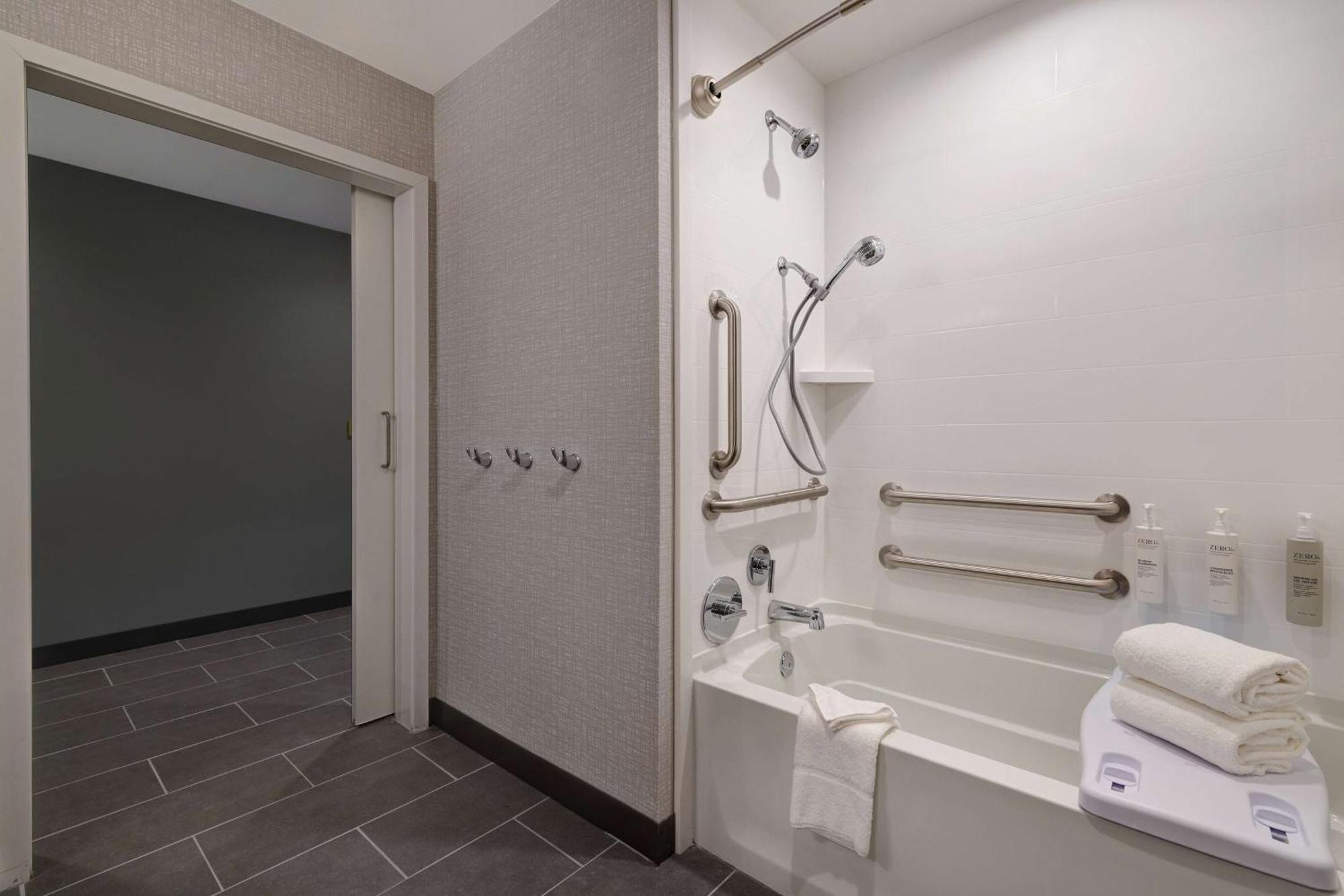 Hampton Inn & Suites Marina Dış mekan fotoğraf