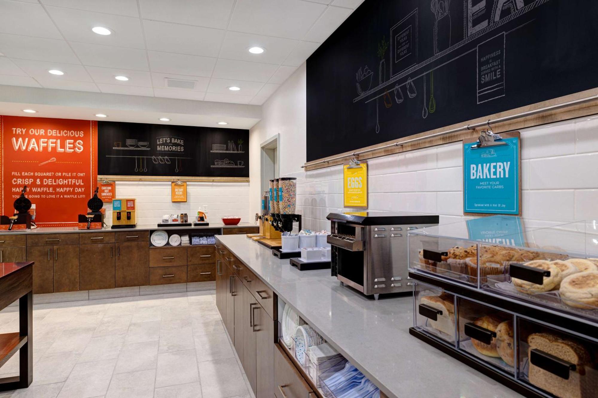 Hampton Inn & Suites Marina Dış mekan fotoğraf